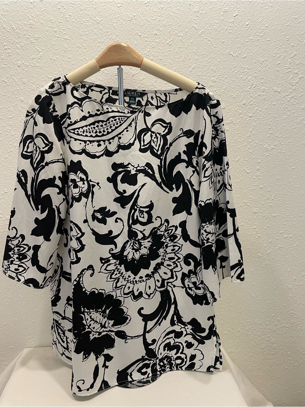 Lauren Ralph Lauren White and Black Floral Scoop Neck Blouse